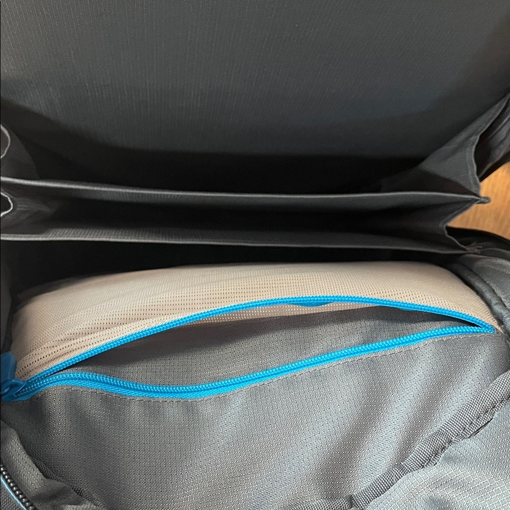 Alienware Black And Blue Backpack - image 3